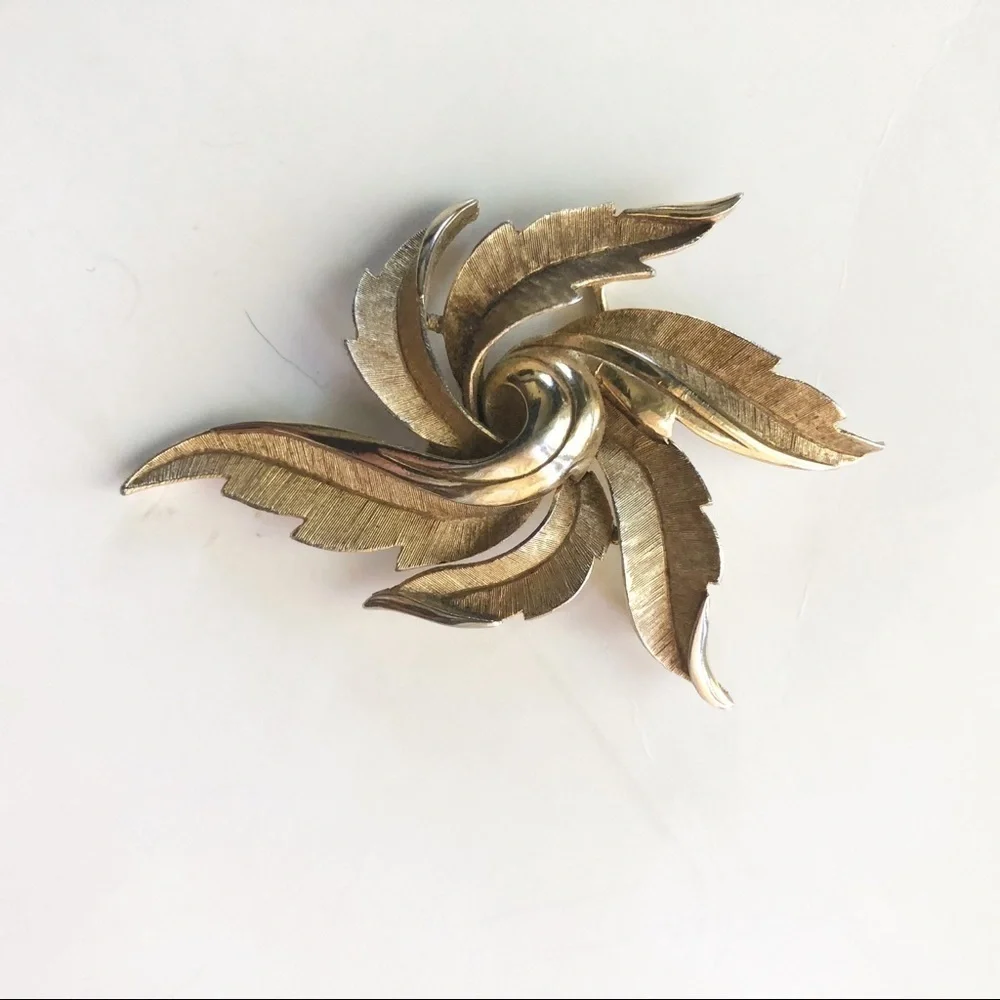 Vintage Trifari Brooch Flower Swirl Gold Tone